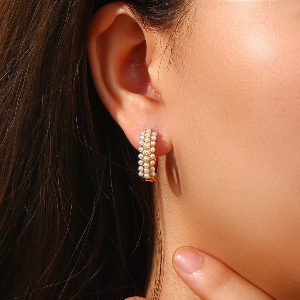 Women's Fashion Simple Stainless Steel Gold Pearl Earrings